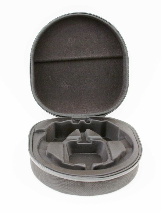 Чехол для полноразмерных наушников.