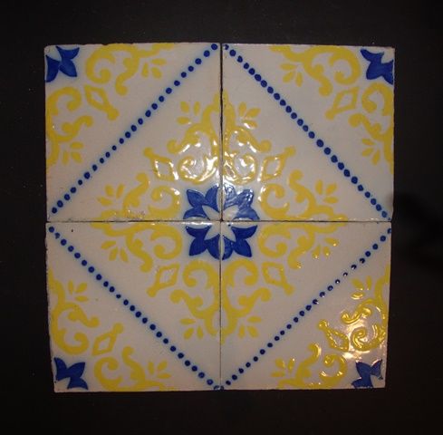 Azulejo antigo pintado à mão