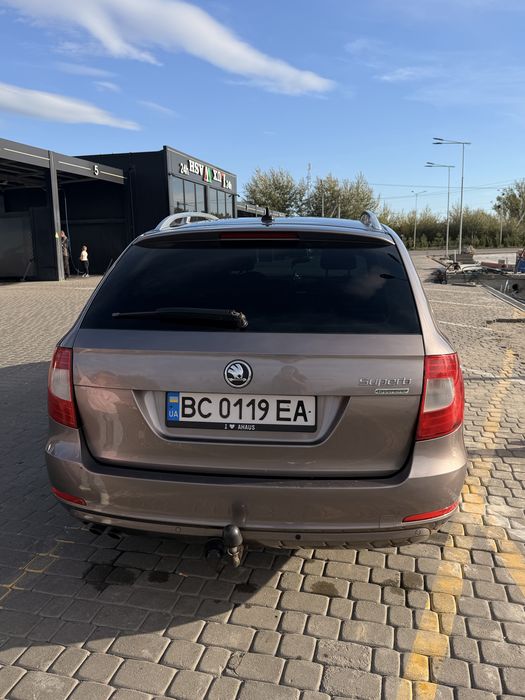 Skoda super b 2011 року