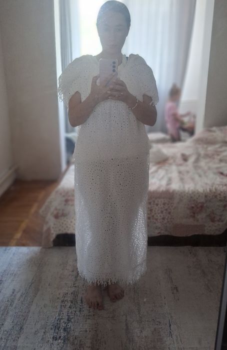 Сукня з прошви, Л