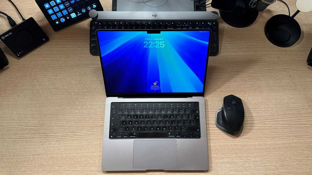 MacBook Pro 14 M1 Max | 64GB | 2TB / 2048GB | Retina XDR | 4 monitory