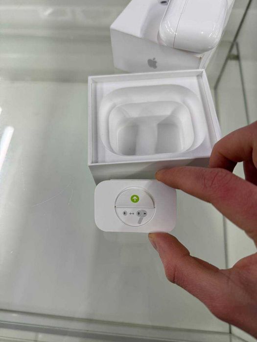 Продам AirPods Pro 3 б/у в идеальном состоянии