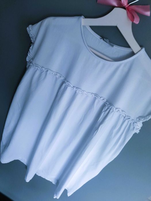 Biała bawełniana sukienka tunika z falbankami