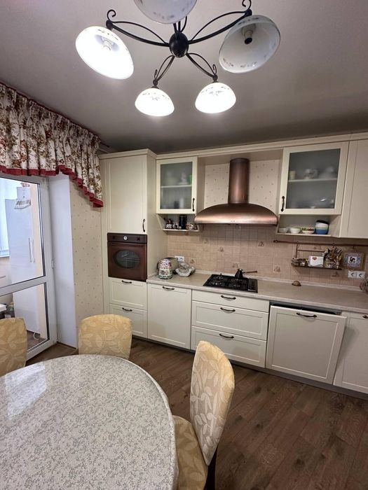 Продам 3-к квартиру з ремонтом, 100 кв.м, на Черемхах (3-247-325)