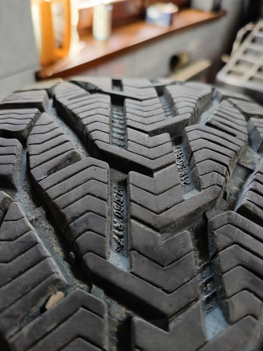 Opony Zimowe 215/50 R17