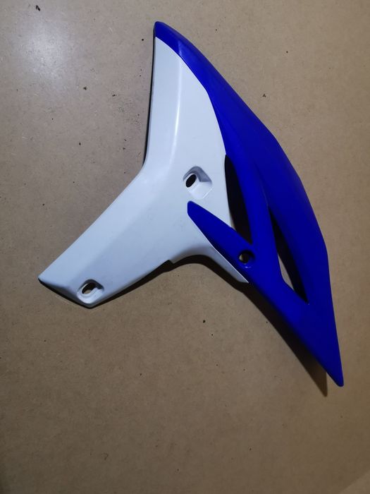 Yamaha yz 250 F osłona owiewka boczna przod lewa panel wypełnienie