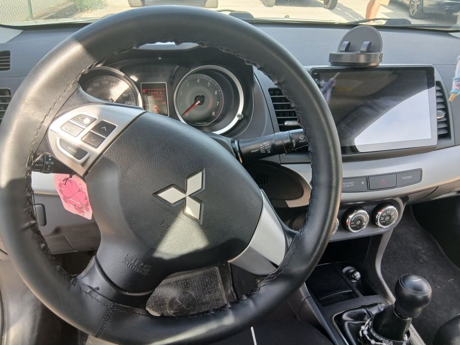 Mitsubishi lancer invite