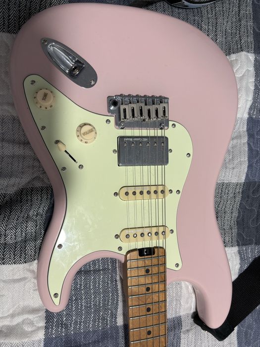 Guitarra eletrica nova