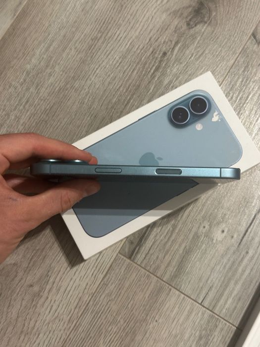 iPhone 16 turkusowy