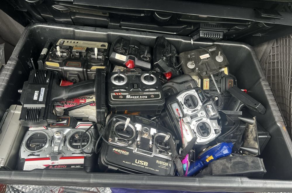 Vendo/troco lote de material de radiomodelismo