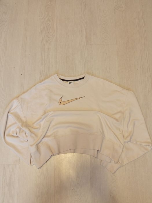 Biała bluza nike