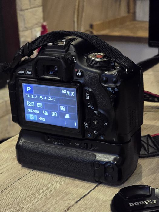 Canon 600d kit 18-55 + батблок