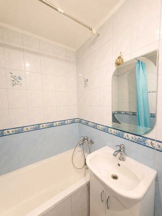 Продам двокімнатну квартиру вул. Дубровицька, 5, Оболонськй р-н, метро Мінська, Оболонь. Без комісії для покупця.