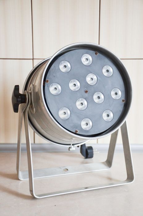 Светодиодный прожектор HALO LED PAR64 12Q4