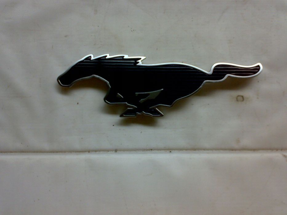 ford mustang mach-e - znaczek emblemat w zderzak przedni przód