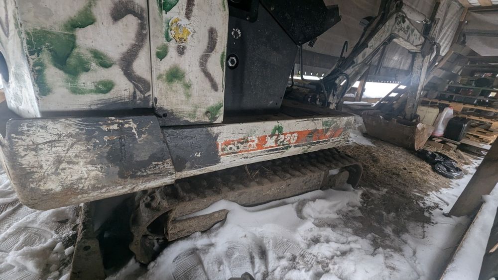 Міні екскаватор BOB-CAT X220