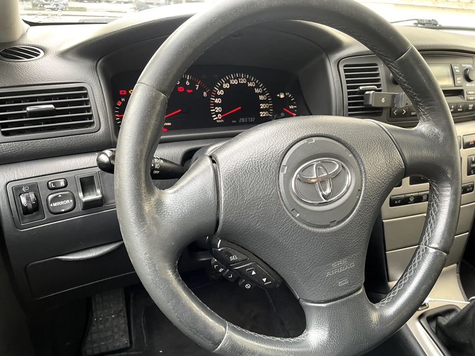 Toyota Corolla Hatchback E12U 1.4 VVT-i Full Extras + Jantes 16" + Bancos em Pele