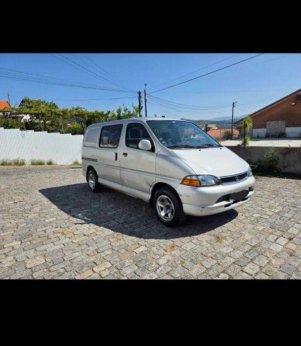 Toyota hiace 2.5 6 lugares
