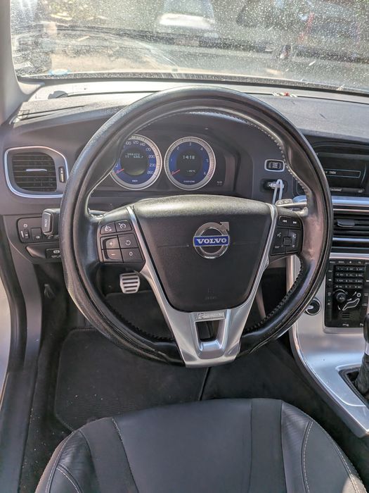 Передній бампер Volvo S60 V60 R-design 2011р 1.6d2