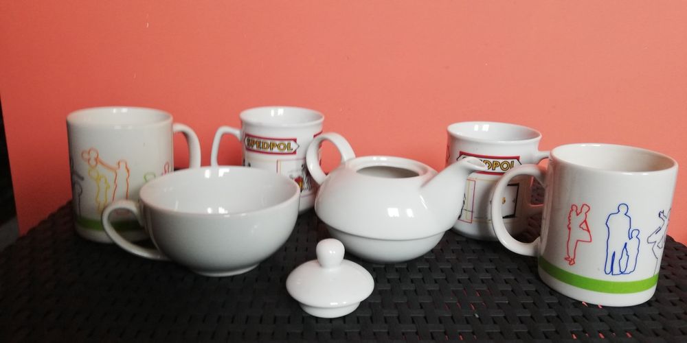 Imbryk z filiżanką do herbaty + kubki