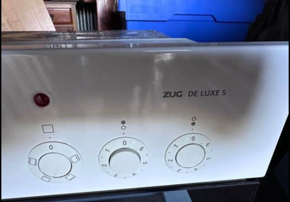 Forno eléctrico zug de luxe.  Altura 75 cm largura 55cm