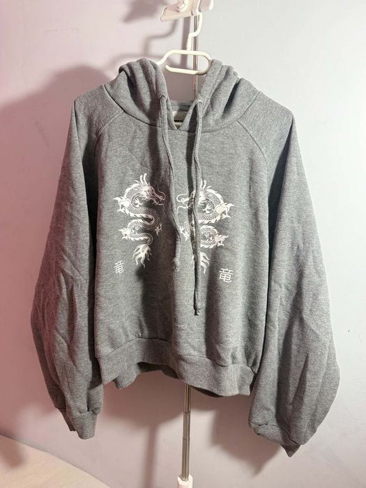 Krótka bluza z kapturem
