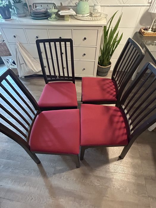 Cadeiras em castanho escuro Ikea