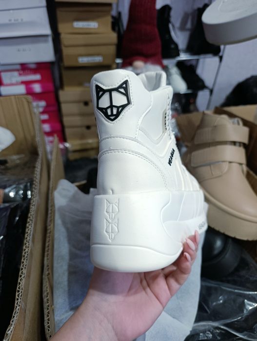 Кросівки ботінки 37(22.5см) йдуть на 34 на платформі зимові жіночі біл