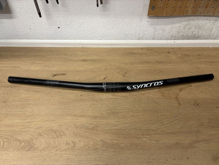Guiador Syncros T-Bar FL1 Carbono 700mm