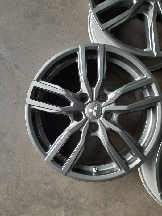 (024) Felgi 17" 5x114,3 ET 38 7j - Mitsubishi