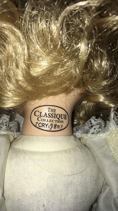 Фарфорова лялька