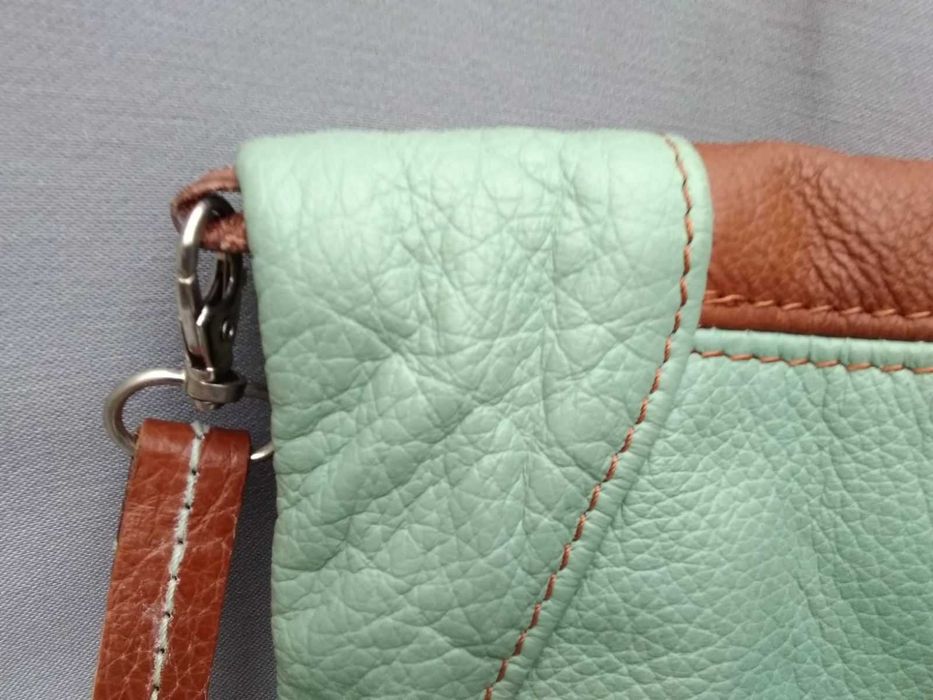 Torebka haftowana na skórze