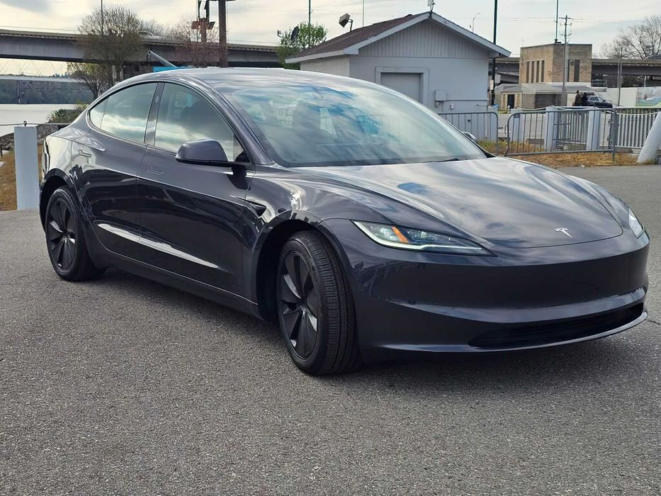 Tesla Model 3 Long Range      2025