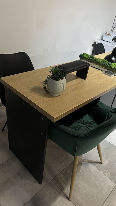 Стіл для майстра манікюру