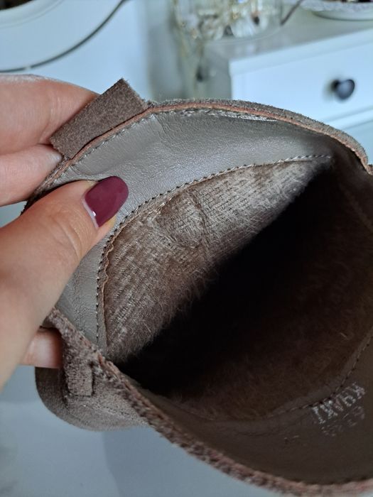 Zamszowe botki kowbojki