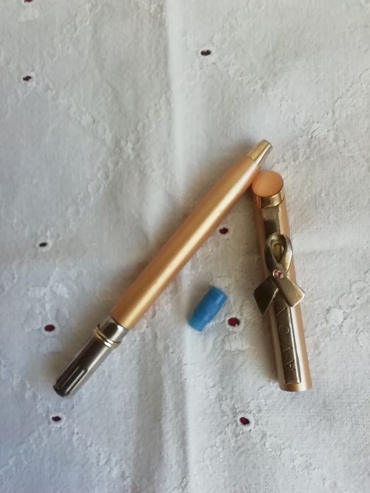 Esferográfica Avon, antiga