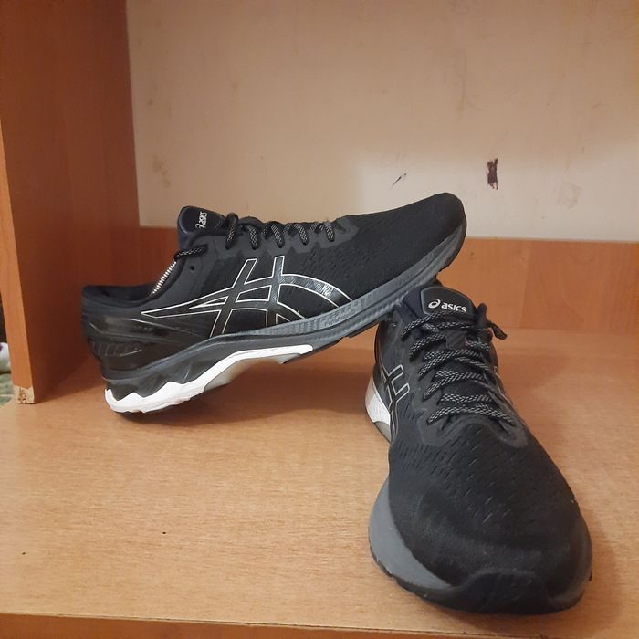 Продам кросівки асікс