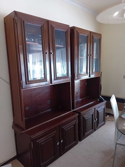 Armário de sala com cristaleira