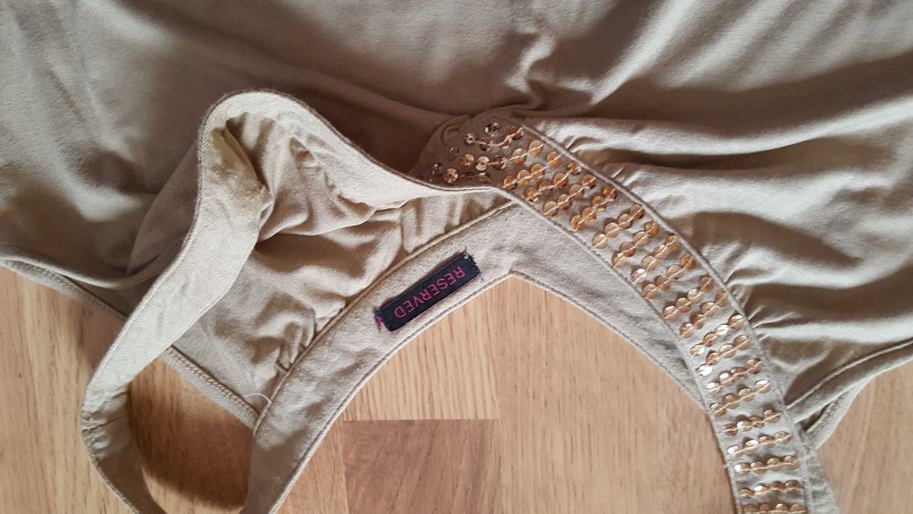 Beżowy top koszulka bluzka z cekinami jak naszyjnik Reserved, M