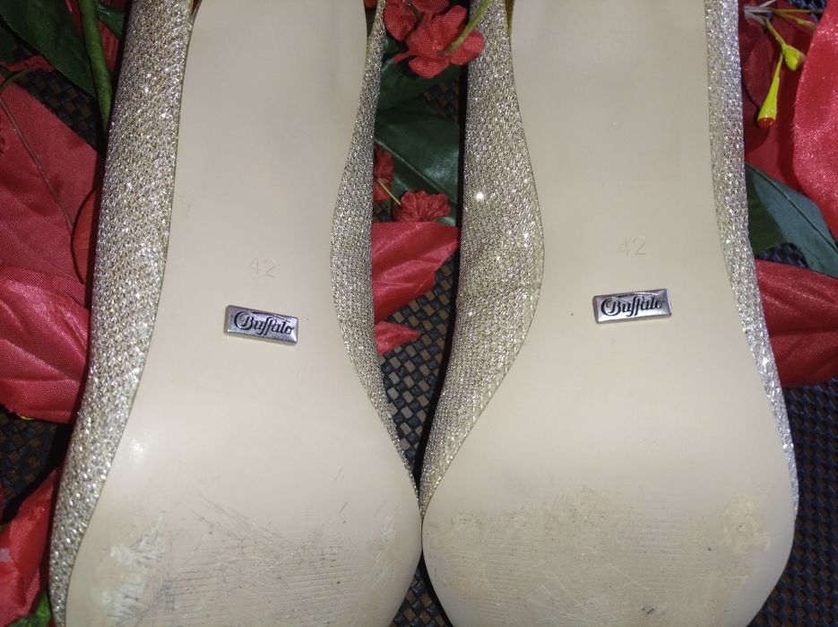 Czółenka Buffalo Gold jak nowe