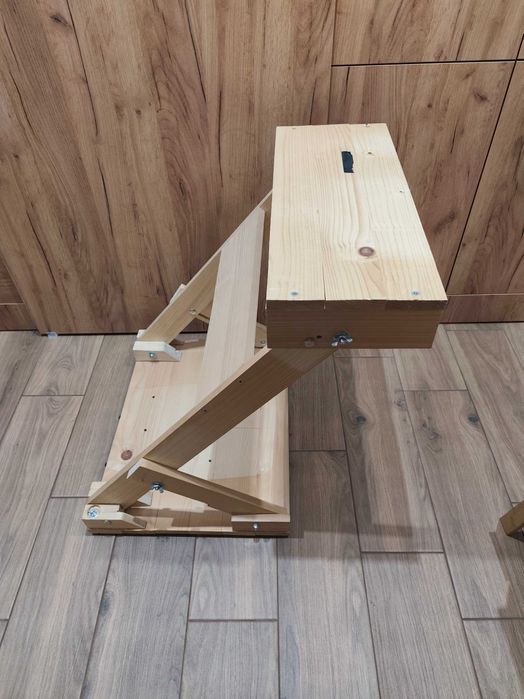 Składany stojak do kierownicy gamingowej