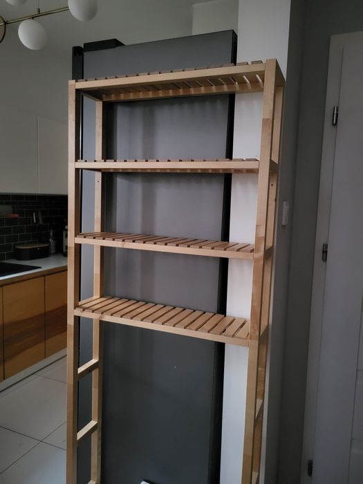 Dwa regały stojące drewniane