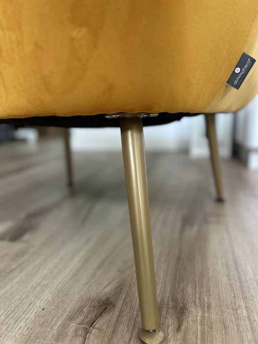 Cadeirão/Sofá braços "solado" em veludo ocre LEROY MERLIN