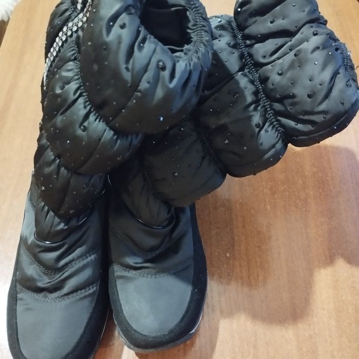 Чобітки жіночі теплі.