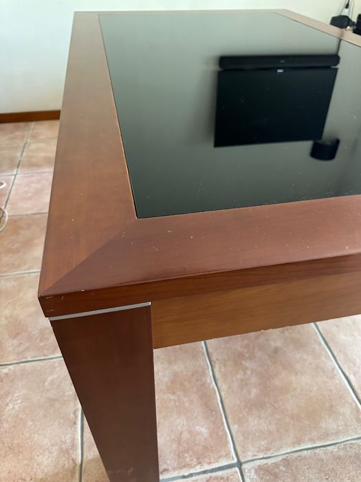 Mesa em cerejeira e vidro preto