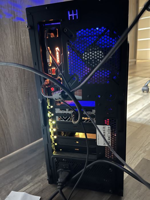 Komputer Ryzen 5 3600X / RX 5700 / 16GB RAM / SSD+M2 / monitor, mysz