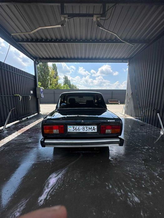 В продажі ВАЗ 2105