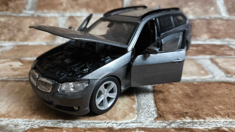 Модель авто BMW S Series Touring 1:24 Bburago