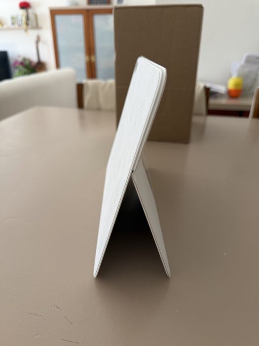 iPad Magic Keyboard Folio 2025