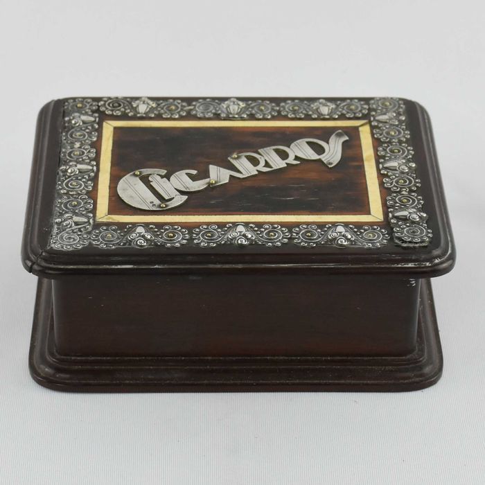 Caixa para cigarros em pau-santo e aplicações em prata Javali e osso